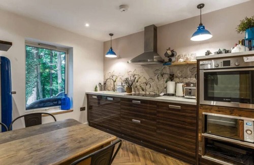 Tickenham House | 5* Luxury Eco Woodland Retreat Sleeps 12 Hot Tub Sauna Bar Games Room