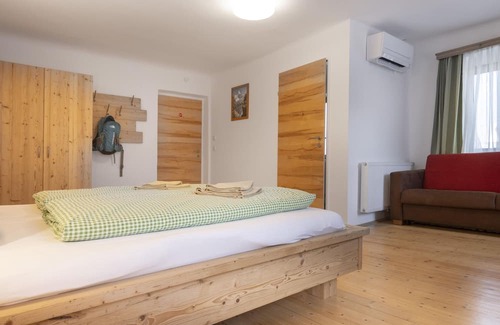 Sankt Pantaleon-Erla RV Rental | Family room, 2 adults + 1 child - Camping & Pension Au an der Donau