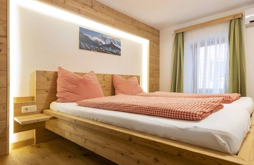 Sankt Pantaleon-Erla RV Rental | Family room, 2 adults + 1 child - Camping & Pension Au an der Donau