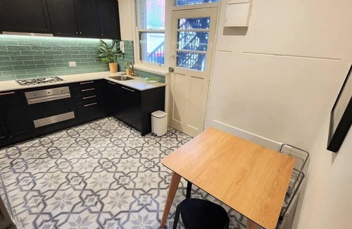 Melbourne Apartment | Classic comfort, space and style steps frm Albert Pk