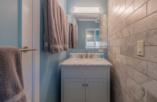 Blenman-Elm House | Pool AC Near UofA and hospital. Quiet, historical neighborhood. Upgraded