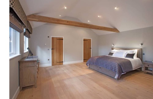 Dunmow House | Butterfly Barn - Large Essex Barn