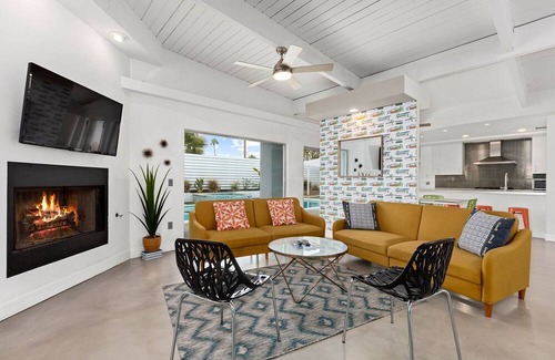 Racquet Club Estates House | ✪ Mid-Century Modern 'Palm Springs Social House' ✪