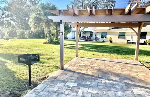 Volusia County Apartment | Palms & Paradise