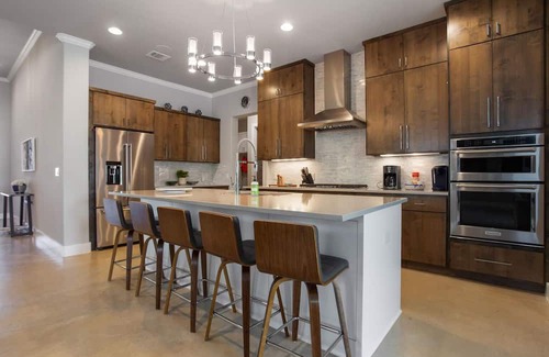 Kingsland House | Luxe Living 4 King Suites, Bunkroom, Pool, Spa, Lift Your Pontoon or Wake Boat!