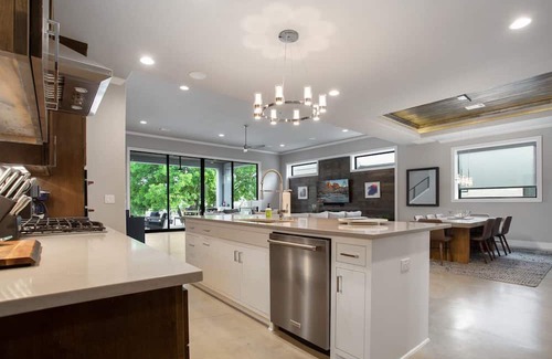 Kingsland House | Luxe Living 4 King Suites, Bunkroom, Pool, Spa, Lift Your Pontoon or Wake Boat!