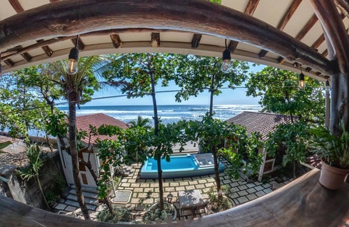 Pochomil House | Balcony Bedroom Suite w Romantic Sunsets - AC - Pool