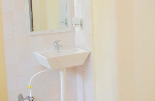 Mwanza Cabin | Sereni Pub & Lodge