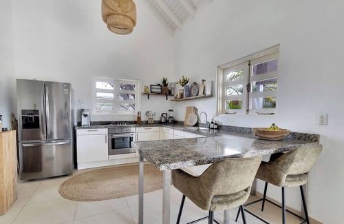 Playa House | Charming 2-bedroom house in superb Kralendijk with WiFi, AC
