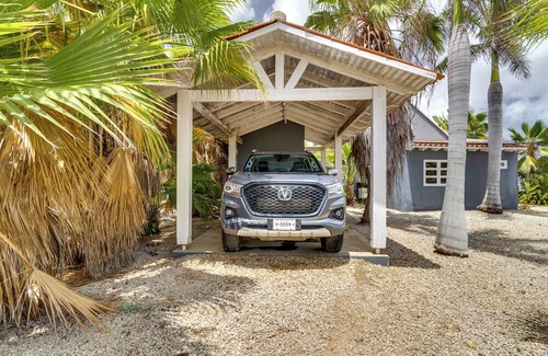Playa House | Charming 2-bedroom house in superb Kralendijk with WiFi, AC