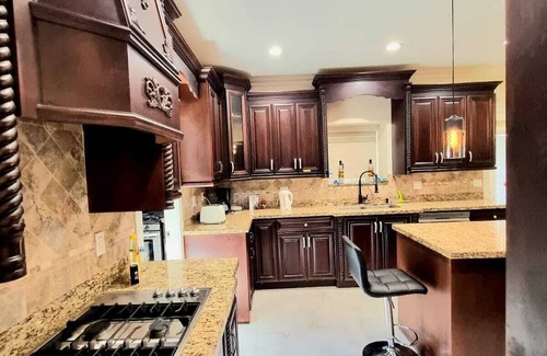 East Newton North House | Deluxe Quadruple Family Room Private Wash