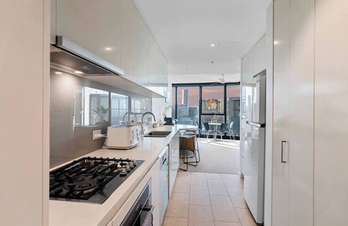 Kangaroo Point Apartment | 4305 Fantastic 3B2B Skytower Apt w/Gym | BBQ | Pool