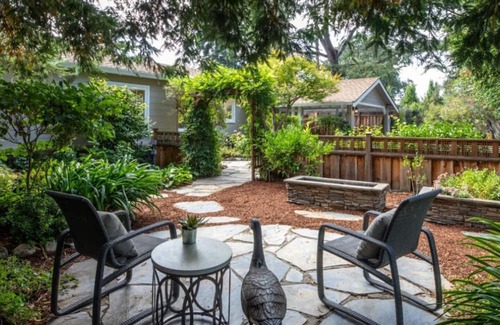 Redwood City House | Secret garden home near Stanford