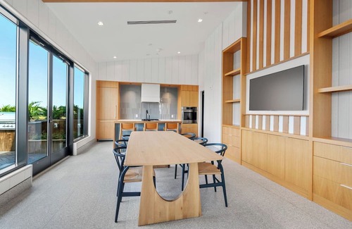 Central-Maverick Square - Paris Street Apartment | Luxury 2BR Next to the Airport 1598