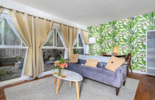 Sunset Park Apartment | Santa Monica Beach Retreat - Off street parking and walkable to everything!