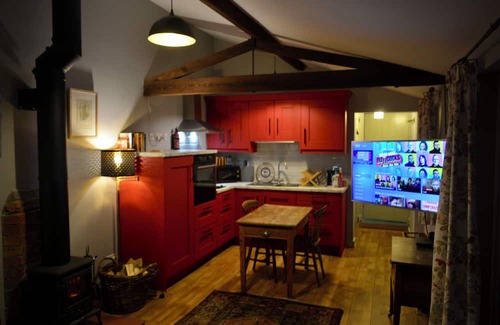Woodhall Spa House | The Nook, a luxurious barn, only 10 minutes walk into the village,pet friendly
