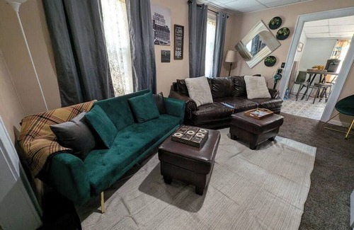Aberdeen House | The Bungalow @ Garfield Park, 5 min walk to Avera St. Lukes.