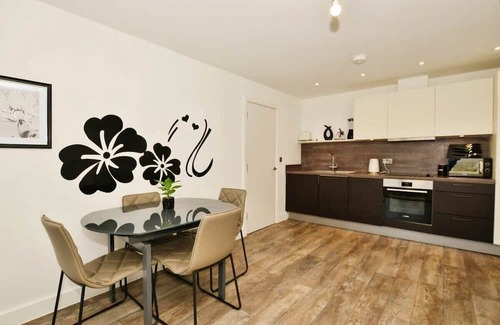 Ashford Apartment | Modern 2 Bedroom Apartment with parking - Ashford