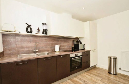Ashford Apartment | Modern 2 Bedroom Apartment with parking - Ashford