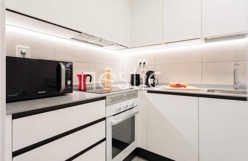 Trafalgar Apartment | CLARAVAL: Apartment + Office Room in Chamberí