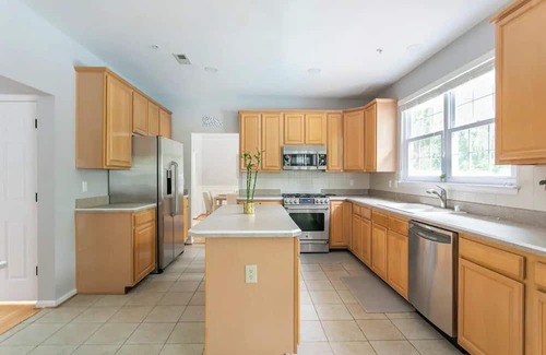 Fort Washington House | Spacious Family Home w/Pool, DC Area