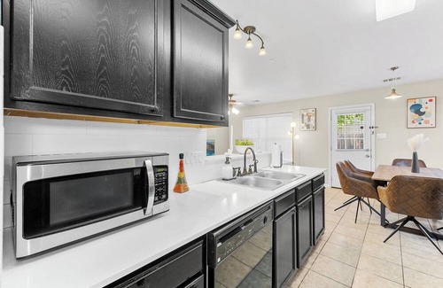 Franklin Park House | Beautiful Space - Nice yard - 10 min from DT