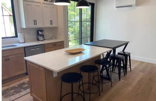 Bedford House | Downtown Bedford Housen