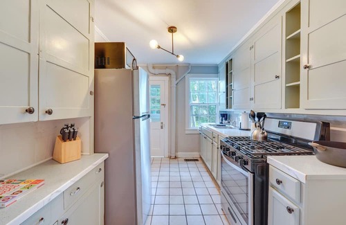 Newburgh House | Colorful Home ~ 1 Mi to Hudson River!