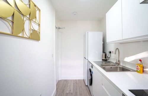 Milton Keynes Apartment | Modern Apt with Free Parking & Park Views in MK 35