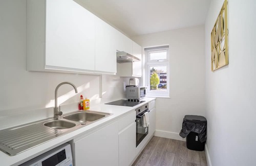 Milton Keynes Apartment | Modern Apt with Free Parking & Park Views in MK 35