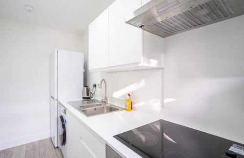 Milton Keynes Apartment | Modern Apt with Free Parking & Park Views in MK 35