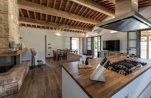 Montepulciano Villa | Elegant Villa with independent entrance with 3 double bedrooms and 3 private bathrooms, panoramic vi