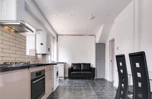 Tower Hamlets Apartment | Limehouse Townhomes-4 bedrooms,3 bathrooms,Garden