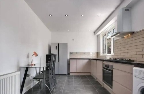 Tower Hamlets Apartment | Limehouse Townhomes-4 bedrooms,3 bathrooms,Garden