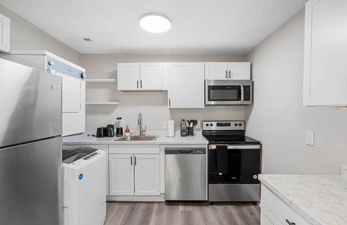 Mount Holly Apartment | Charming 2 King Bedroom Suite—in Downtown Mt Holly