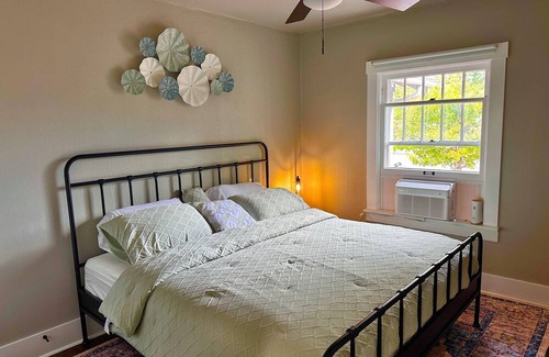 Lincoln Park House | Charming 1-bedroom house with WiFi and AC near Downtown Denver