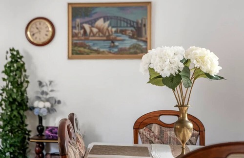 Narrabundah House | Tranquil 3 Bedroom Retreat