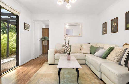 Narrabundah House | Tranquil 3 Bedroom Retreat