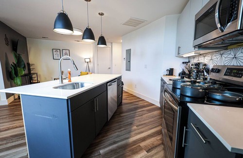 Brewerytown Apartment | Imagine a stylish escape in Glenwood, the epitome of urban luxury