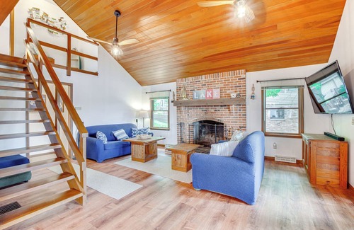 Hanoverton House | Guilford Lake Retreat w/ Dock & Kayaks!