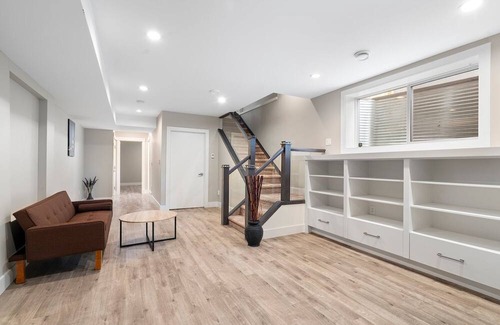 Killarney House | Luxurious 4BR Killarney Home |AC| Rooftop & Garage