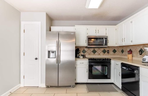 Antioch House | Charming 3BR Antioch Retreat with Fireplace