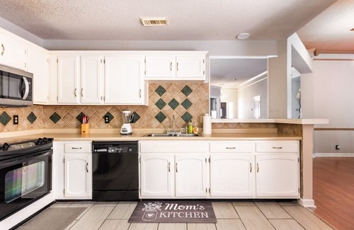 Antioch House | Charming 3BR Antioch Retreat with Fireplace