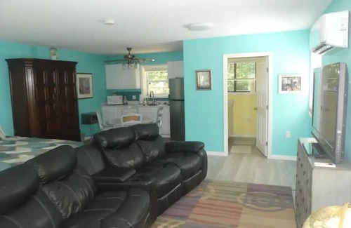 Larue Apartment | Studio with boat lift on Lake Palestine, TX