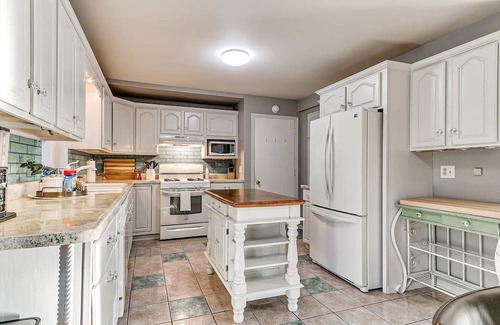 Ames House | NEW LISTING! Family-Friendly Retreat: Cozy & Spacious Haven by RedAwning