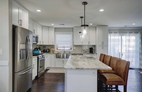 Morgan House | 4-bedroom House with Ocean View near NYC Train, Ferry, Waterfront with WiFi, AC