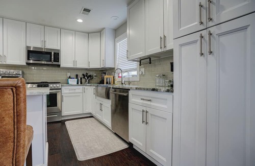 Morgan House | 4-bedroom House with Ocean View near NYC Train, Ferry, Waterfront with WiFi, AC