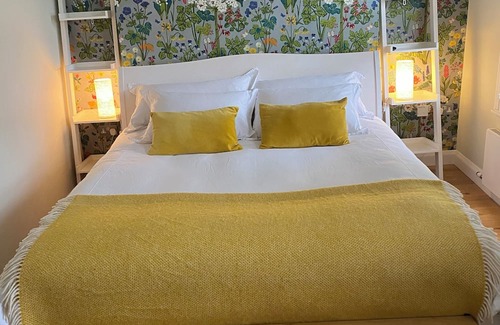 Dulwich House | Large ensuite bedroom