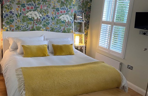 Dulwich House | Large ensuite bedroom