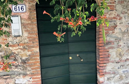 Monte San Quirico Villa | Villa Pacini - just 1,8 km outside Lucca Wall - Pool